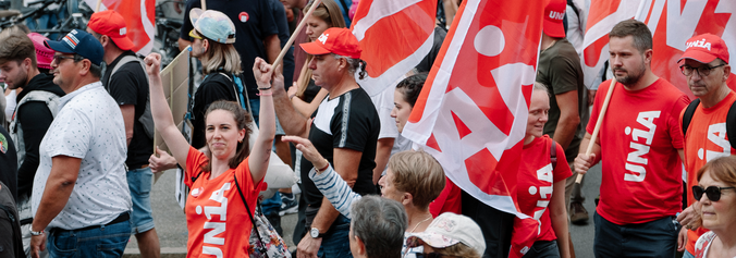 Des militant-e-s d'Unia dans une manifestation